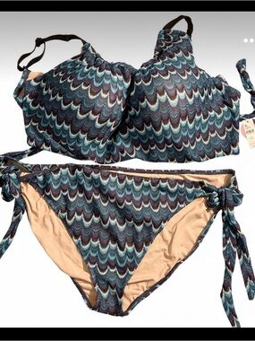 Cacique bikini set in a multicolor design, with a size 28 bottom and a 44F top.